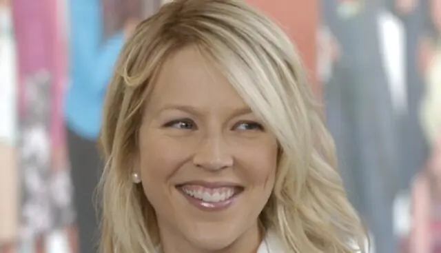 Julie Bélanger sort et explique que son Noël a été chamboulé