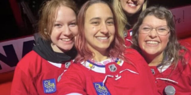 Éléonore Lagacé fait une précision sur son choix vestimentaire du Centre Bell