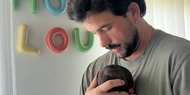 Félix-Antoine Tremblay montre toutes les images du visage de son bébé