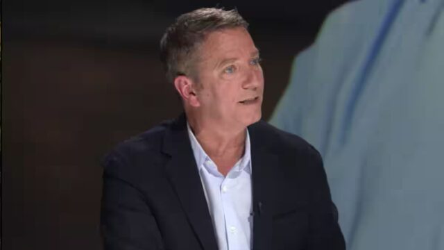 Patrice L’Écuyer doit faire une précision sur le fait qu’on le voit moins à la télévision