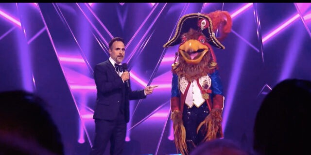 On sait finalement qui se dissimulait sous les plumes de Na-Poulet-On à Chanteurs Masqués et les commentaires sont nombreux