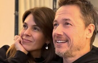 Après les photos, Stéphane Rousseau et Julie Perreault font une précision sur leur lune de miel