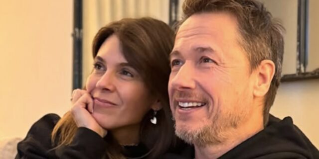 Une rumeur court au sujet des fiançailles de Stéphane Rousseau et de Julie Perreault