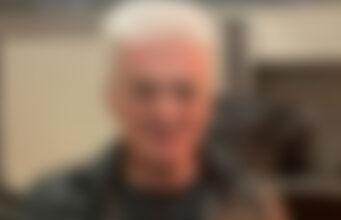 À 76 ans, ce chanteur connu au Québec épouse sa blonde