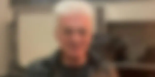 À 76 ans, ce chanteur connu au Québec épouse sa blonde