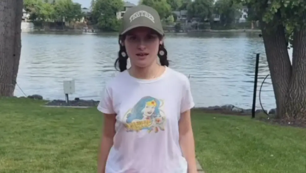 Mia-Tinayre-casquette