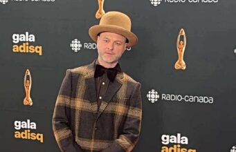 Pierre Lapointe défile sur le tapis rouge à l’ADISQ et c’est quelque chose