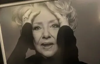 Shirley Théroux partage toutes les photos de son gros party de fête de 80 ans