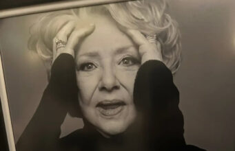 Shirley Théroux partage toutes les photos de son gros party de fête de 80 ans