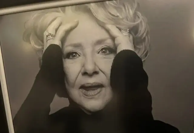 Shirley Théroux partage toutes les photos de son gros party de fête de 80 ans