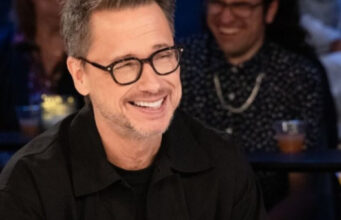 Stéphane Rousseau se fait remettre à sa place par un invité de TLMEP