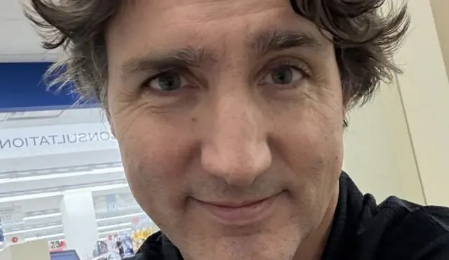 Justin Trudeau et sa blonde Katy Perry posent ensemble pour la première fois