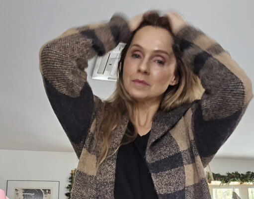 Marie-Andrée Poulin sort et annonce qu’elle est en deuil