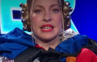 Marie-Mai montre toutes les photos de son look des fêtes