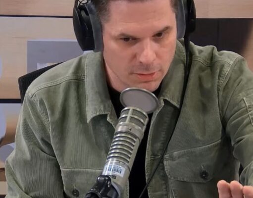 Patrick Lagacé sort et fait un commentaire après son entrevue avec Guillaume Lemay-Thivierge