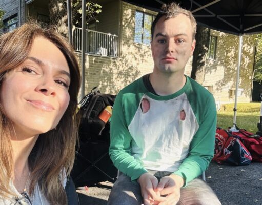 Julie Perreault partage une photo du plateau de STAT avec une comédienne connue