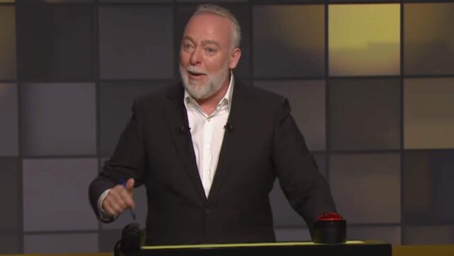 Le remplaçant de Guy Jodoin à l’émission Le Tricheur est dévoilé et les commentaires sont nombreux