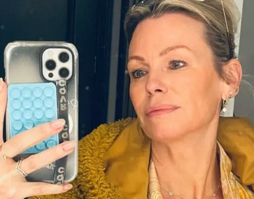 Caroline Néron de STAT reçoit une injection de botox et montre les images