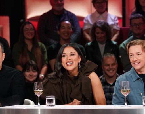 Une actrice québécoise connue montre sa bague pour ses fiançailles