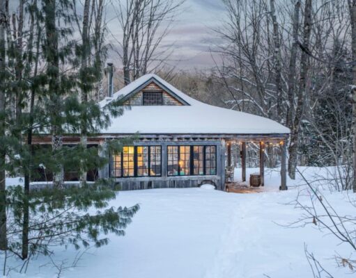 Le chalet de La vraie nature à Sutton est en vente pour près de 2 000 000$ Chalet la vraie nature hiver