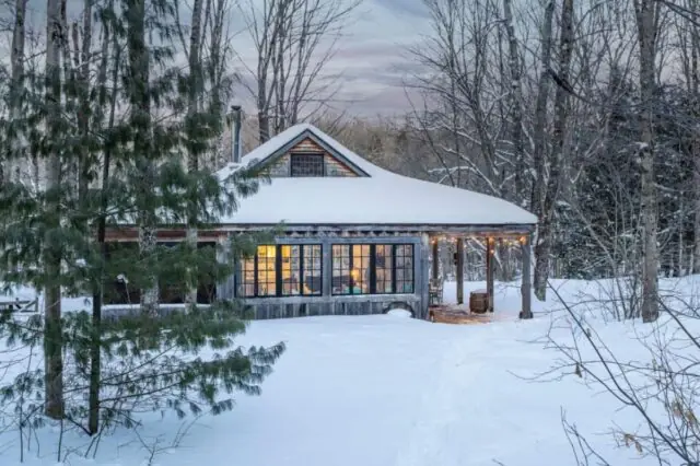 Le chalet de La vraie nature à Sutton est en vente pour près de 2 000 000$ Chalet la vraie nature hiver