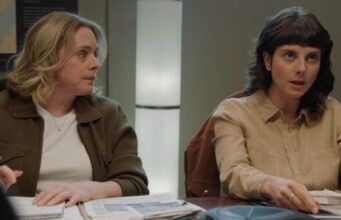 Une comédienne d’Antigang dévoile son ventre de femme enceinte