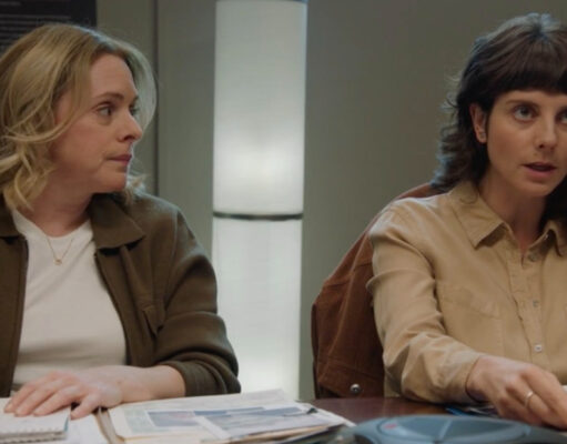 Une comédienne d’Antigang dévoile son ventre de femme enceinte