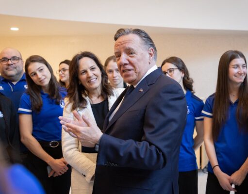 Plusieurs réagissent à une performance faite en hommage à François Legault