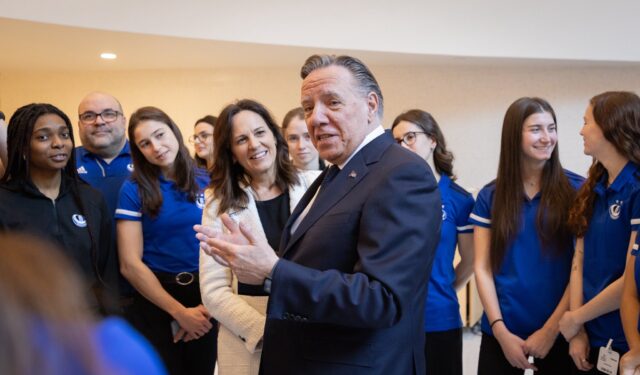 Plusieurs réagissent à une performance faite en hommage à François Legault