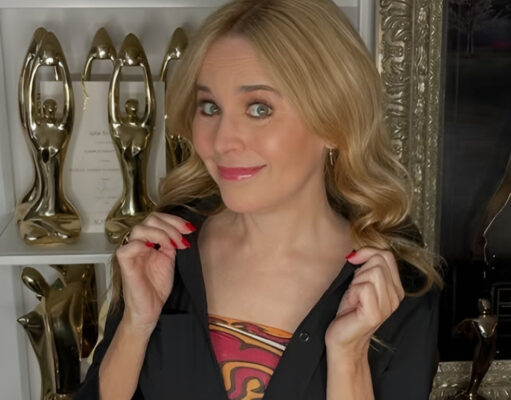 Le look de Julie Snyder fait réagir pour l’animation d’une soirée