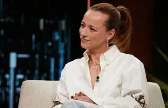 Karine Vanasse dévoile son look pour son émission et elle fait réagir