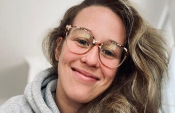 Marianne St-Gelais publie une rare photo de son ventre enceinte