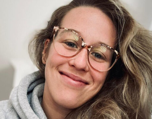 Marianne St-Gelais publie une rare photo de son ventre enceinte