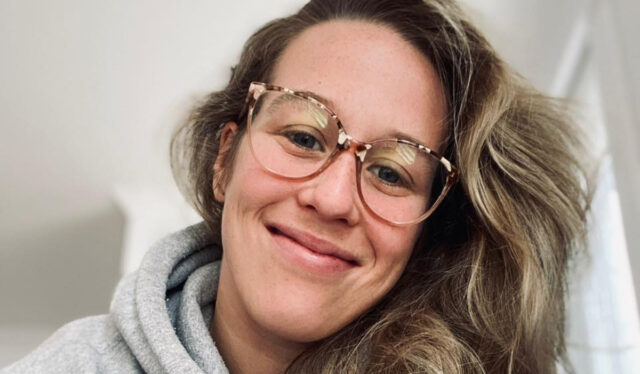 Marianne St-Gelais publie une rare photo de son ventre enceinte