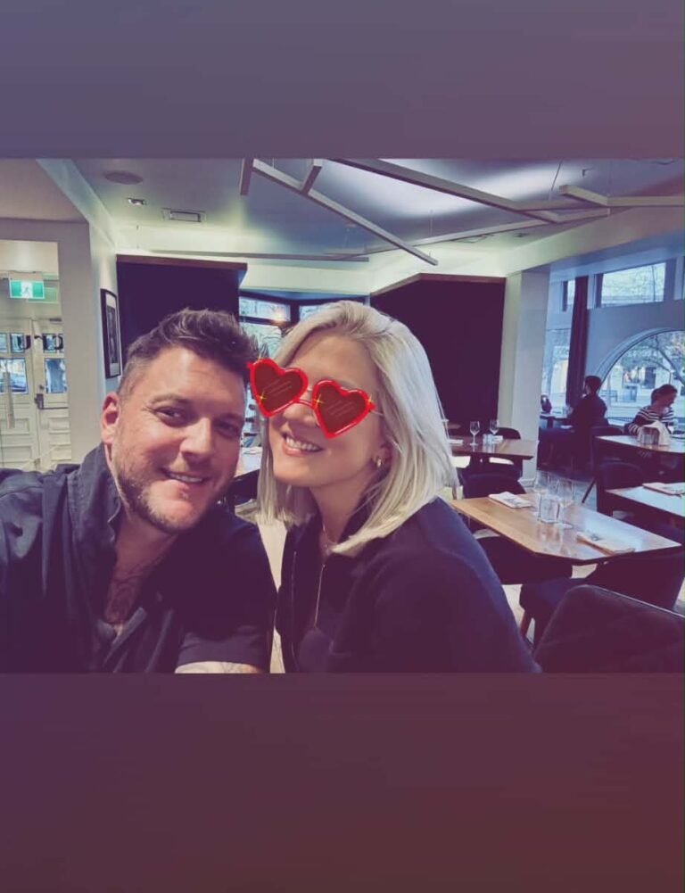 Mathieu Baron montre sa nouvelle blonde avec une première photo - Star ...