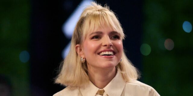 Le look de Sarah-Jeanne Labrosse fait réagir pour la première de Révolution