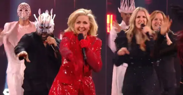 Véronique Cloutier fait réagir avec son look pour la finale de Zénith Zénith