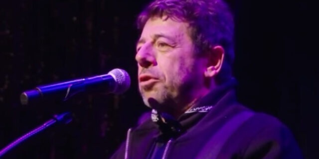 De nouvelles accusations à caractère sexuel visent le chanteur Patrick Bruel Patrick Bruel