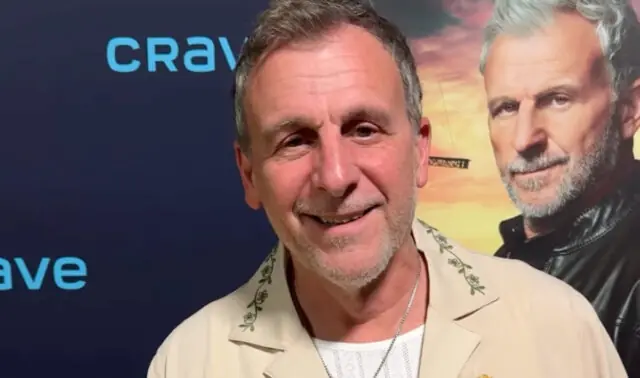 Patrick Huard défile sur le tapis rouge avec un serpent