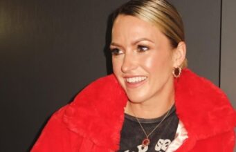 Le look d’Emily Bégin pour son tournage fait réaction