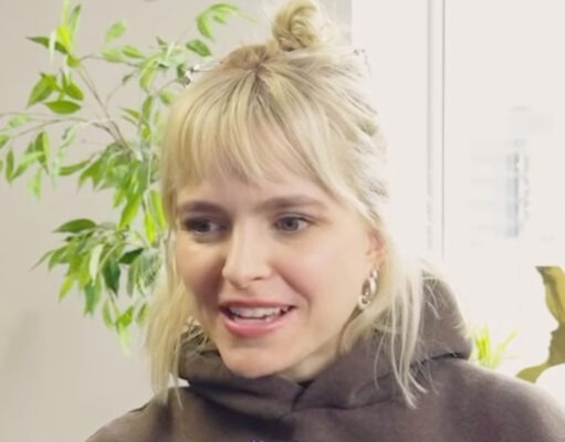 Sarah-Jeanne Labrosse publie une photo de tournage et son look fait réagir