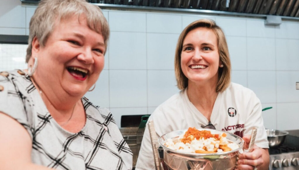 Marie-Philip-Poulin-poutine-photo
