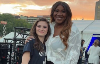 Mia Tinayre et Mélissa Bédard montrent leurs looks pour le spectacle