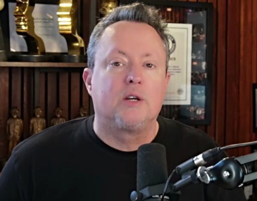 Mike Ward se confie sur sa consommation d’alcool et les réactions sont nombreuses
