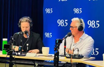 Un animateur connu annonce qu’il doit quitter Radio-Canada