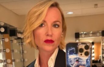 Emily Bégin pose en très bonne compagnie au mariage de Normand D’Amour et partage la photo