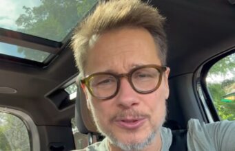Stéphane Rousseau adresse un message au public après son photoshoot avec sa blonde
