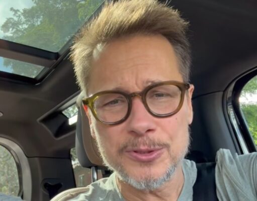 Stéphane Rousseau adresse un message au public après son photoshoot avec sa blonde