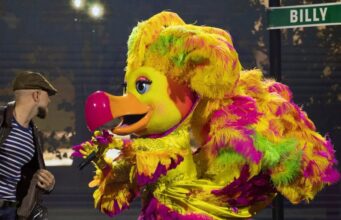 Cette personnalité connue fond en larmes lors de son démasquement à Chanteurs masqués et fait réagir