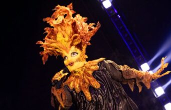 Cette actrice bien connue craque complètement durant son passage à Chanteurs masqués